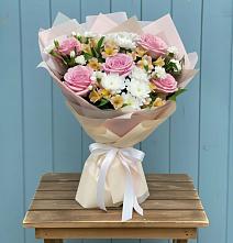 Букет цветов из:  Гвоздики, Орхидеи и Розы в Тельмане