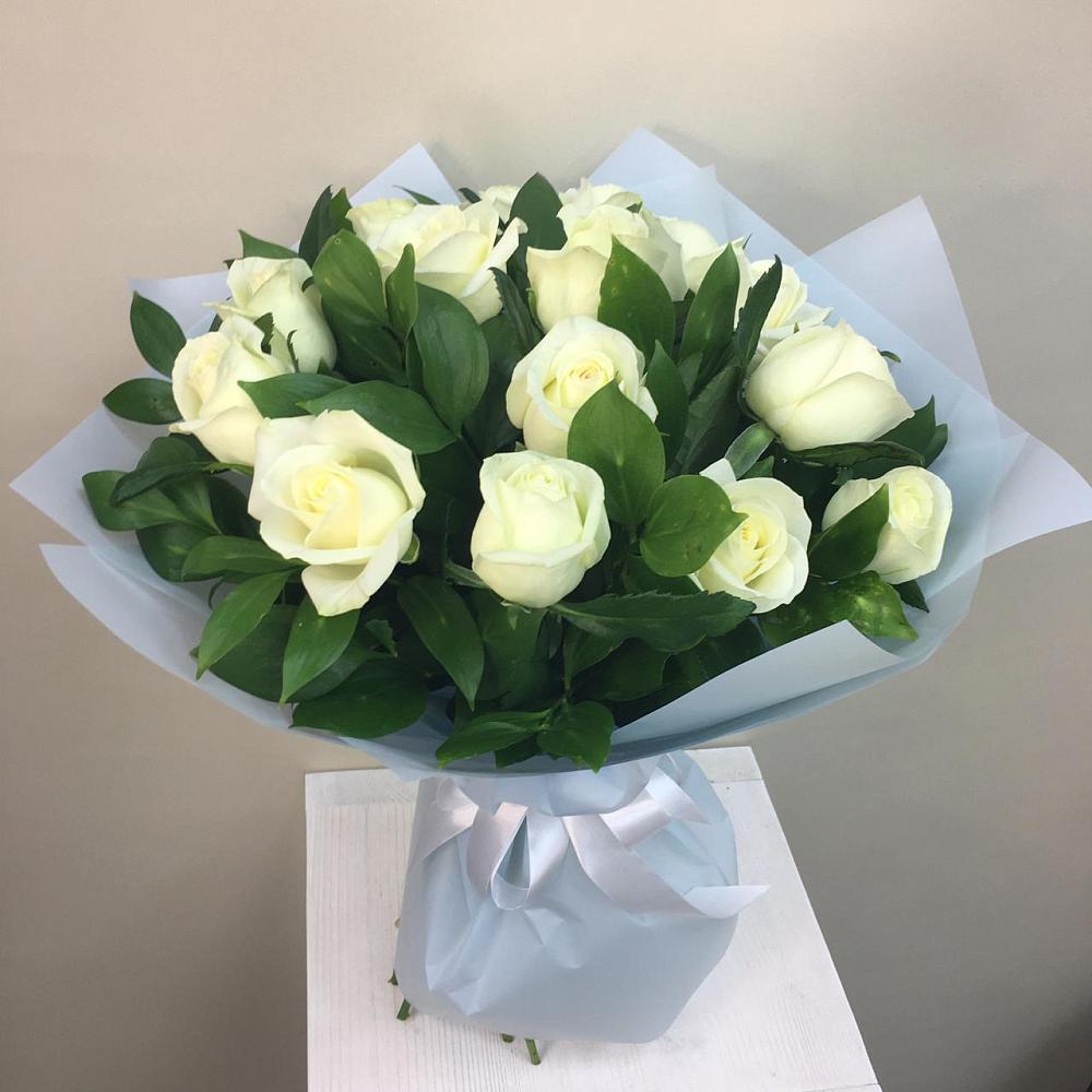 Букет 15 Белых роз Проуд в Тельмане
