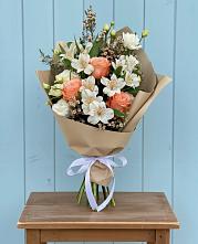 Букет цветов из:  Альстромерии, Лизиантусы, Розы и Хризантемы в Тельмане