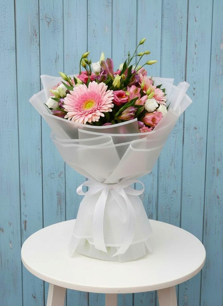 Букет цветов из: Герберы, Альстромерии и Лизиантусы в Тельмане