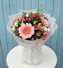 Букет цветов из:  Герберы, Альстромерии и Лизиантусы в Тельмане